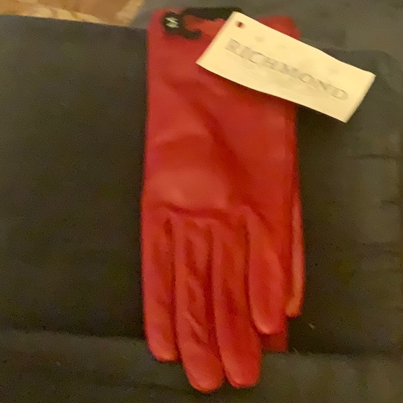 Richmond Vibrant Red Leather Gloves - Picture 1 of 3